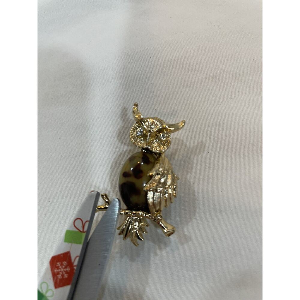 Signed Vintage Gerry Owl Brooch Gold Tone Brown Bead Center and Jewled Eyes